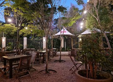 south-africa/cape-town/constantia/bar/peddlars