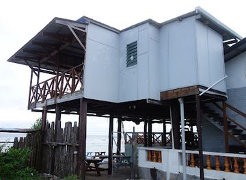 marshall-islands/bikini-atoll/bar/jules-on-the-deck