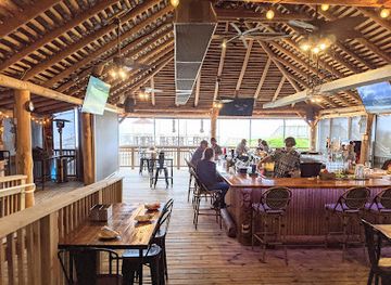 north-carolina/inner-banks/bar/beachcombers-tiki-hut