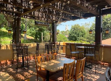 california/anaheim/disneyland-resort/bar/alfresco-tasting-terrace