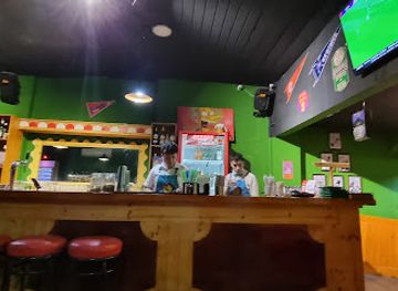 bolivia/llanos-de-moxos/bar/moes-bar-scz