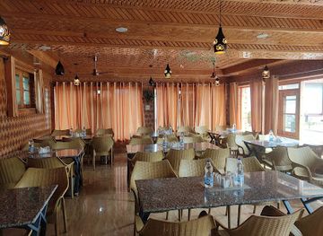 india/pahalgam/bar/royal-mugal-darbar