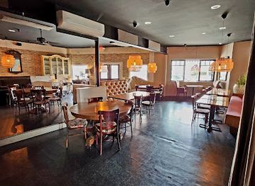 rhode-island/newport-coastline/bar/parlor-bar-kitchen