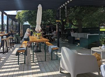 sweden/halsingland/bar/hunker-junker-garage