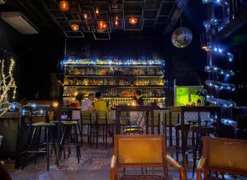 vietnam/southeast/bar/snuffbox