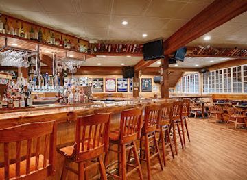 vermont/champlain-valley/bar/windjammer-restaurant-upper-deck-pub