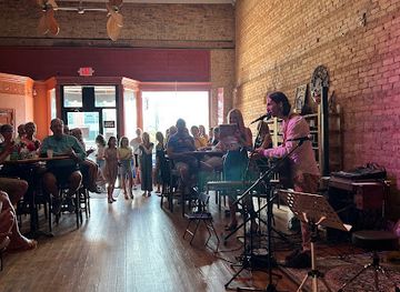 north-carolina/mooresville/bar/202-north-main-fine-wines-spirits-music-room-top-shelf-speakeasy