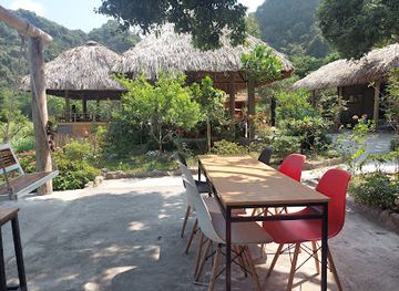 vietnam/cat-ba-island/bar/lion-farm-coffee-food