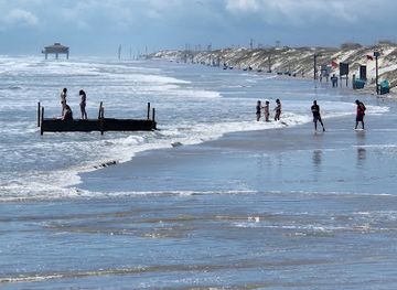 texas/padre-island-national-seashore/bar/salty-dolphin-bar