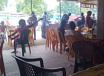 cameroon/kalamaloue-national-park/bar/quartier-latin