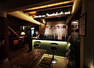 thailand/chiang-rai/bar/vinyl-wine