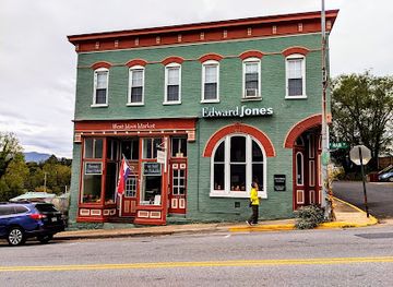 virginia/luray-caverns/bar/west-main-market-beer-and-wine-garden