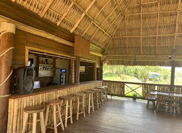 honduras/bay-islands/bar/hilltop-bar-and-grill