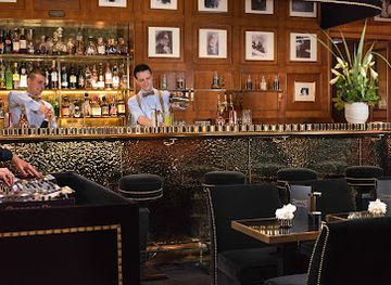 france/paris/champs-elysees/bar/bar-de-l-escadrille