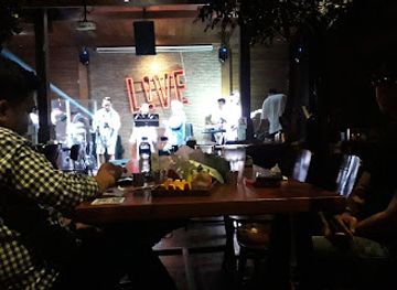 indonesia/west-sulawesi/bar/hw-helen-s-live-bar-makassar