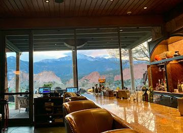colorado/garden-of-the-gods/bar/the-rocks-lounge-dining-room
