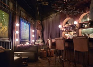 arizona/phoenix/bar/trophy-room