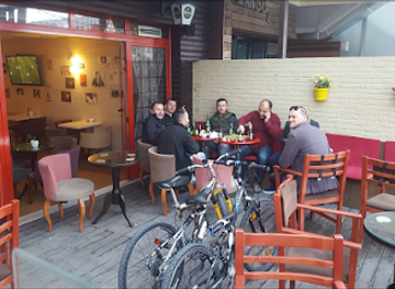 albania/lezhe/bar/obelisk-lounge