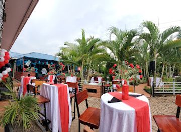 uganda/northern-region/bar/kweyo-village-shoppers