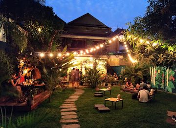 cambodia/siem-reap/charles-de-gaulle-boulevard/bar/wild-creative-bar-spring-rolls-restaurant