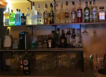Al-jisser pub
