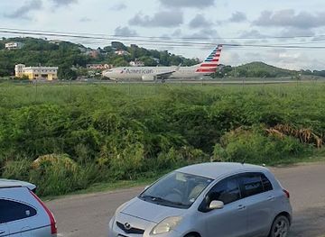 antigua-and-barbuda/redonda/bar/landing-strip-restaurant-and-bar