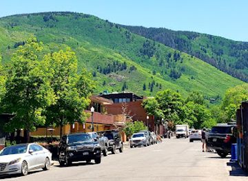colorado/maroon-bells-snowmass-wilderness/bar/white-house-tavern