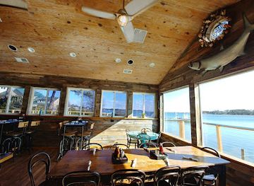 virginia/northern-neck/bar/hole-in-the-wall