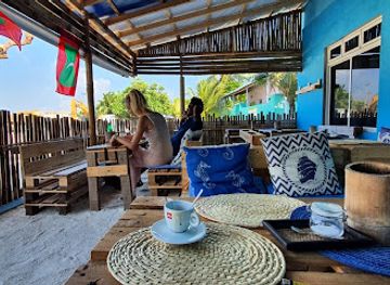 maldives/vaavu-atoll/bar/o-c-e-a-n-p-i-z-z-a-b-a-k-e-r-y