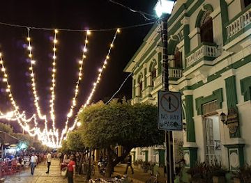 nicaragua/mombacho-volcano/bar/wings-house-granada