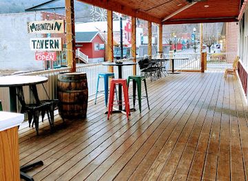 west-virginia/spruce-knob/bar/old-mountain-tavern