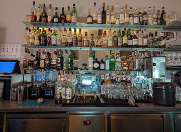 austria/vienna/neubau/bar/st-art-galerie-cafe-cocktailbar