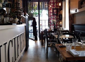 italy/versilia/bar/lucifero-restaurant-cocktail-viareggio-veranda-pesce-fresco-e-crudite-aperitivi-versilia