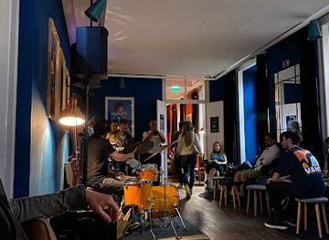 portugal/lisbon-coast/bar/o-bom-o-mau-e-o-vilao