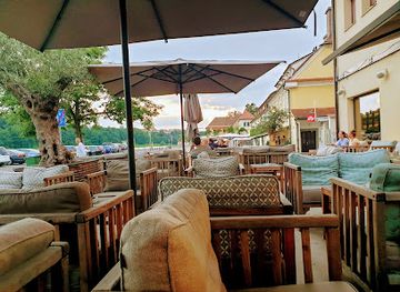 slovenia/maribor/drava/bar/piranha-cocktail-bureau