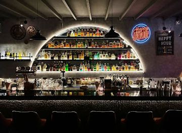 vietnam/ho-chi-minh-city/binh-thanh-district/bar/symposium-cocktail-bar-lounge