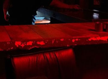 mexico/monterrey/bar/bar-red-jacket