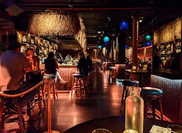 illinois/chicago/river-north/bar/three-dots-and-a-dash