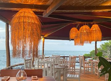 ecuador/puerto-ayora/bar/the-point