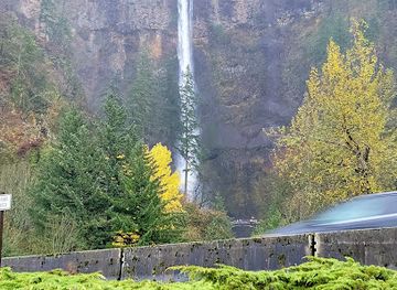 Multnomah Falls Lodge