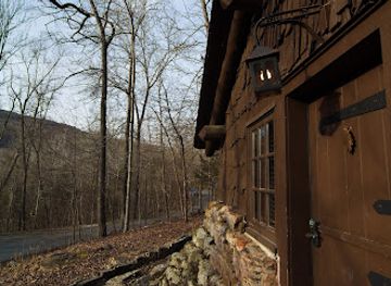 arkansas/devil-s-den-state-park/bar/visitor-center