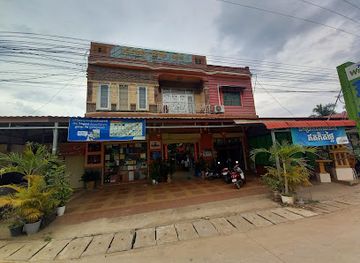 cambodia/pailin/bar/triplets-liquor-shop