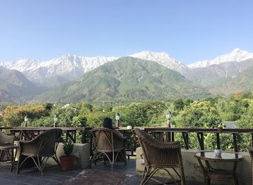 india/mcleodganj/bar/the-cliff-rooftop-bar-lounge
