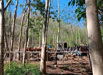 indonesia/pulau-moyo/bar/wislek-pura-mata-air