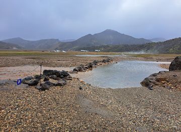 iceland/landmannalaugar/bar/landmannalaugar-roadside-parking