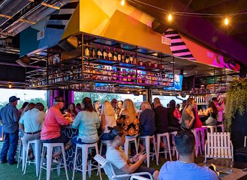 texas/beaumont/bar/pour09-bar-rooftop