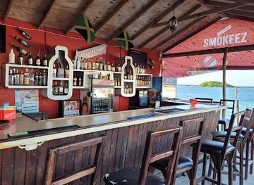 jamaica/montego-bay/rose-hall/bar/smokeez-by-the-sea