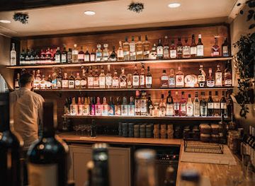 australia/southern-queensland/bar/the-fourth-monkey-cocktail-bar-grill