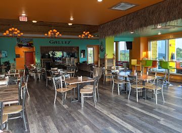 missouri/table-rock-lake/bar/captain-s-quarters-bar-grill