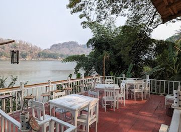 laos/xieng-khouang-plateau/bar/360-sunset